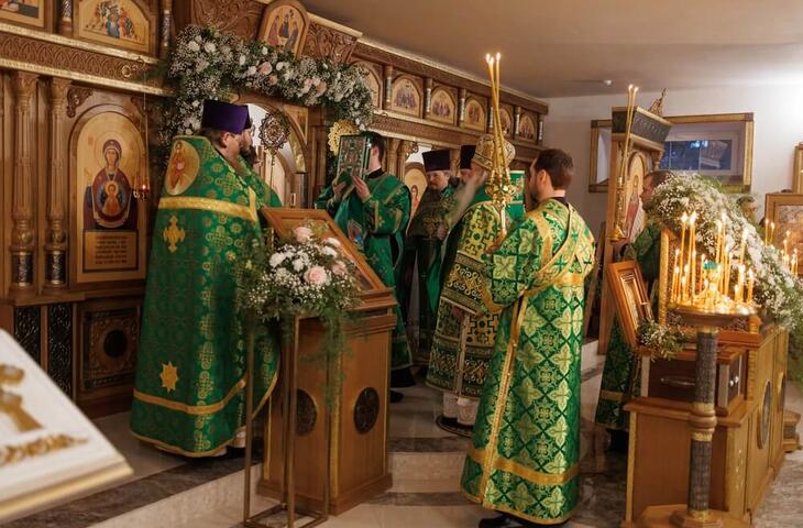 Митрополит Орловский и Болховский Тихон совершил Божественную литургию