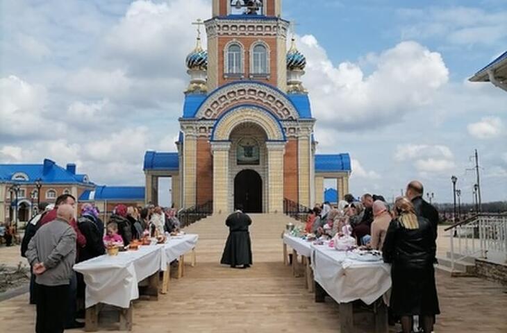 Освещение пасхальных куличей и пасхи